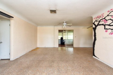 House in Saint Petersburg, Florida 2 bedrooms, 97.73 sq.m. № 1879152 - photo 2