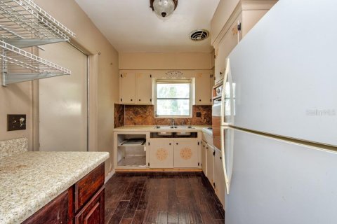 House in Saint Petersburg, Florida 2 bedrooms, 97.73 sq.m. № 1879152 - photo 6