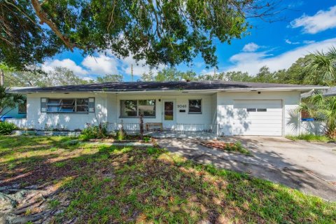 House in Saint Petersburg, Florida 2 bedrooms, 97.73 sq.m. № 1879152 - photo 1