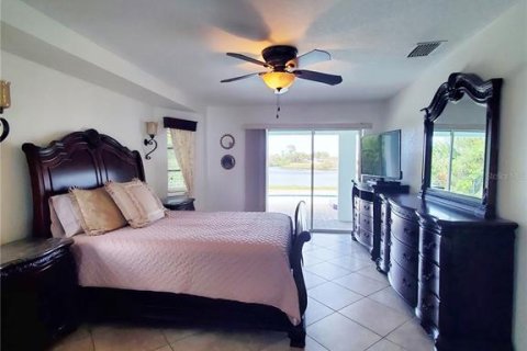 House in Port Charlotte, Florida 3 bedrooms, 184.88 sq.m. № 1407550 - photo 18