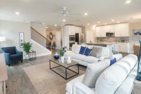 House in Poinciana, Florida 5 bedrooms, 260.31 sq.m. № 1656994 - photo 4