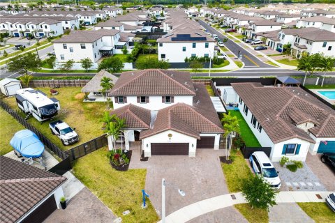 Casa en venta en Miami, Florida, 5 dormitorios, 296.45 m2 № 1927609 - foto 4