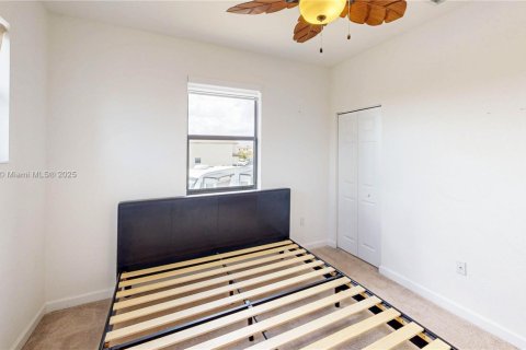 Casa en venta en Miami, Florida, 5 dormitorios, 296.45 m2 № 1927609 - foto 24