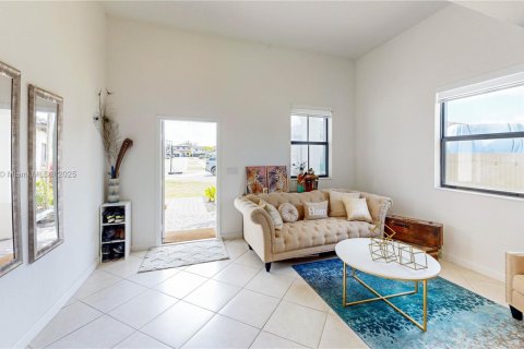 Casa en venta en Miami, Florida, 5 dormitorios, 296.45 m2 № 1927609 - foto 8