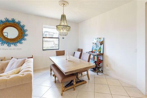 Casa en venta en Miami, Florida, 5 dormitorios, 296.45 m2 № 1927609 - foto 11