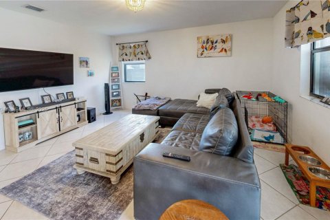 Casa en venta en Miami, Florida, 5 dormitorios, 296.45 m2 № 1927609 - foto 19