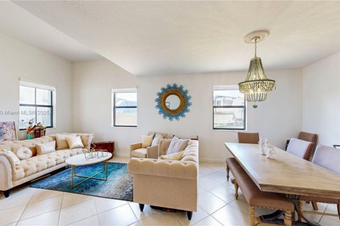 Casa en venta en Miami, Florida, 5 dormitorios, 296.45 m2 № 1927609 - foto 9