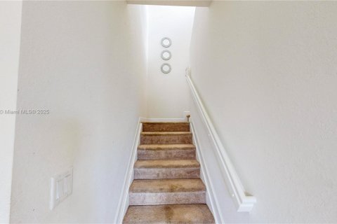 Casa en venta en Miami, Florida, 5 dormitorios, 296.45 m2 № 1927609 - foto 21