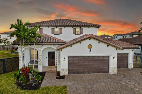 Casa en venta en Miami, Florida, 5 dormitorios, 296.45 m2 № 1927609 - foto 1