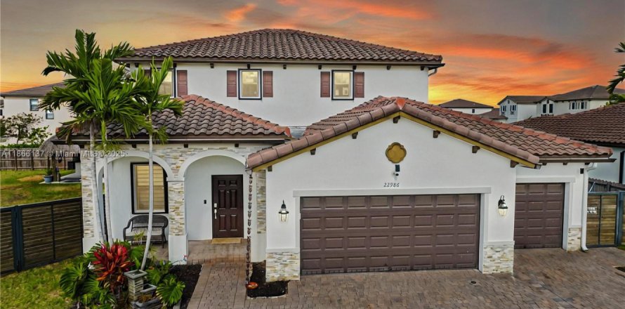 Casa en Miami, Florida 5 dormitorios, 296.45 m2 № 1927609