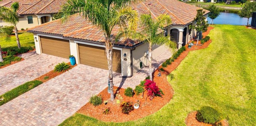 House in Venice, Florida 2 bedrooms, 145.67 sq.m. № 1750819
