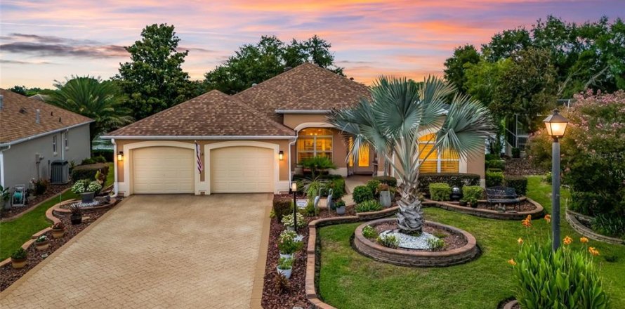 Casa en The Villages, Florida 3 dormitorios, 194.82 m2 № 2287292