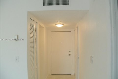 Снять в аренду кондоминиум в Майами, Флорида 1 спальня, 64.1м2, № 2006517 - фото 4