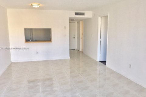 Снять в аренду кондоминиум в Майами, Флорида 1 спальня, 64.1м2, № 2006517 - фото 3