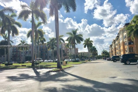 Снять в аренду кондоминиум в Майами, Флорида 1 спальня, 64.1м2, № 2006517 - фото 18