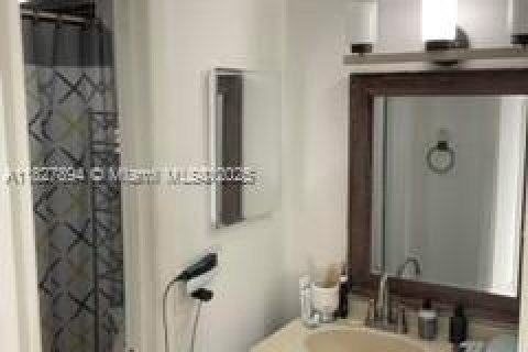 Condo in North Miami, Florida, 1 bedroom  № 1801037 - photo 12