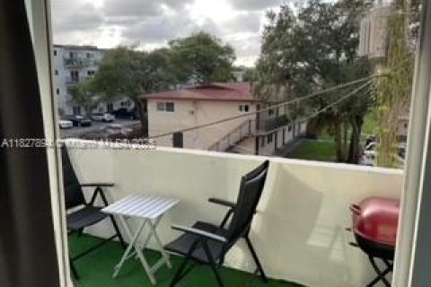 Condo in North Miami, Florida, 1 bedroom  № 1801037 - photo 11