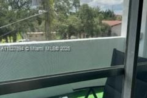 Condo in North Miami, Florida, 1 bedroom  № 1801037 - photo 4