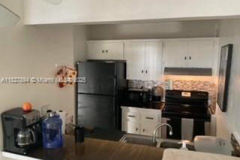 Condo in North Miami, Florida, 1 bedroom  № 1801037 - photo 7