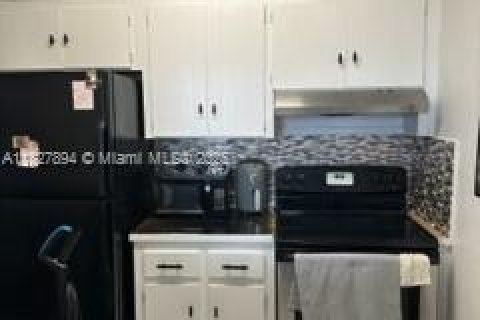 Condo in North Miami, Florida, 1 bedroom  № 1801037 - photo 6