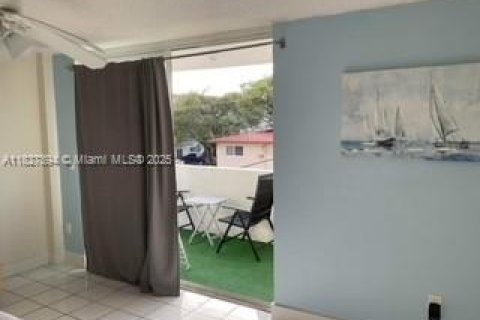 Condo in North Miami, Florida, 1 bedroom  № 1801037 - photo 2