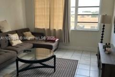Condo in North Miami, Florida, 1 bedroom  № 1801037 - photo 9