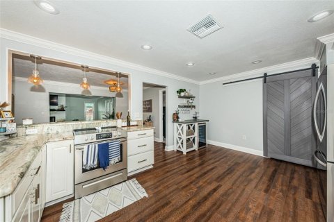 Villa ou maison à vendre à Largo, Floride: 3 chambres, 164.9 m2 № 2399348 - photo 4