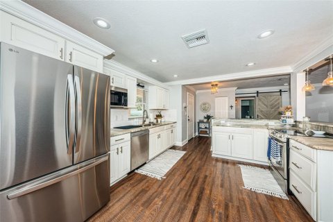 Villa ou maison à vendre à Largo, Floride: 3 chambres, 164.9 m2 № 2399348 - photo 5