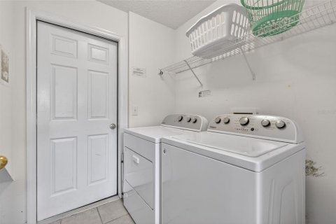 Casa en venta en Davenport, Florida, 6 dormitorios, 257.43 m2 № 2213429 - foto 21