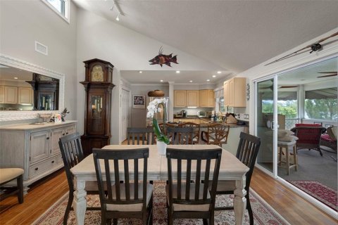 House in Crystal River, Florida 3 bedrooms, 166.67 sq.m. № 1658249 - photo 10
