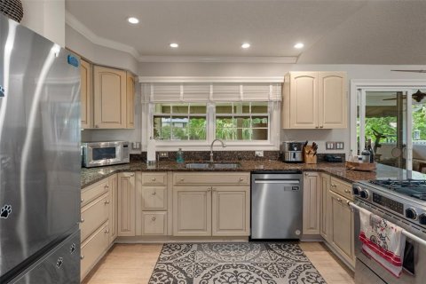 House in Crystal River, Florida 3 bedrooms, 166.67 sq.m. № 1658249 - photo 13
