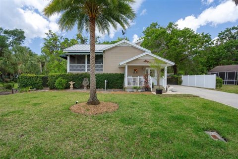 House in Crystal River, Florida 3 bedrooms, 166.67 sq.m. № 1658249 - photo 1