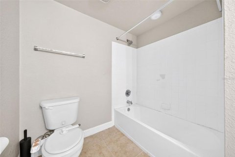 Condo in Orlando, Florida, 2 bedrooms  № 2391543 - photo 25