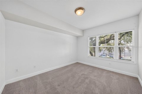 Condo in Orlando, Florida, 2 bedrooms  № 2391543 - photo 17