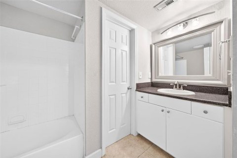 Condo in Orlando, Florida, 2 bedrooms  № 2391543 - photo 24