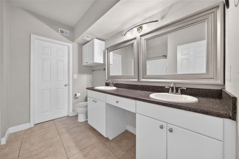 Condo in Orlando, Florida, 2 bedrooms  № 2391543 - photo 19