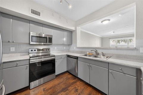 Condo in Orlando, Florida, 2 bedrooms  № 2391543 - photo 6