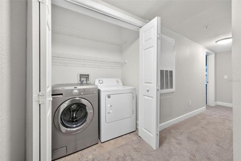 Condo in Orlando, Florida, 2 bedrooms  № 2391543 - photo 16