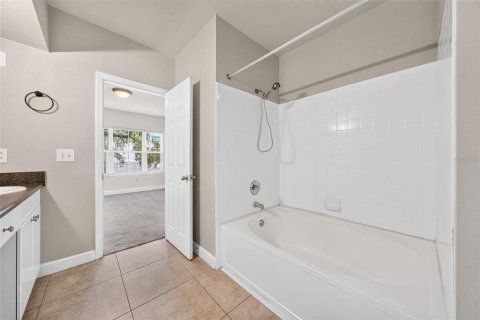 Condo in Orlando, Florida, 2 bedrooms  № 2391543 - photo 20