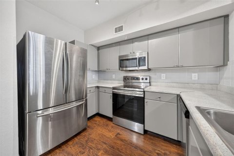 Condo in Orlando, Florida, 2 bedrooms  № 2391543 - photo 8