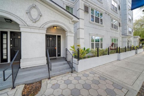 Condo in Orlando, Florida, 2 bedrooms  № 2391543 - photo 2