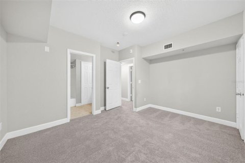 Condo in Orlando, Florida, 2 bedrooms  № 2391543 - photo 23