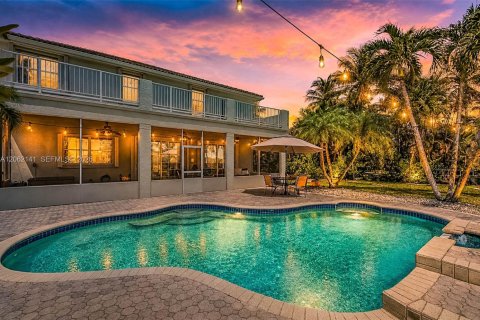 Casa en venta en Pembroke Pines, Florida, 4 dormitorios, 293.2 m2 № 2270353 - foto 6