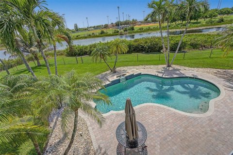 Casa en venta en Pembroke Pines, Florida, 4 dormitorios, 293.2 m2 № 2270353 - foto 27