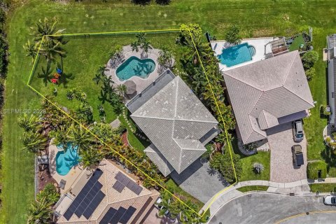Casa en venta en Pembroke Pines, Florida, 4 dormitorios, 293.2 m2 № 2270353 - foto 4