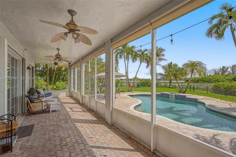 Casa en venta en Pembroke Pines, Florida, 4 dormitorios, 293.2 m2 № 2270353 - foto 14