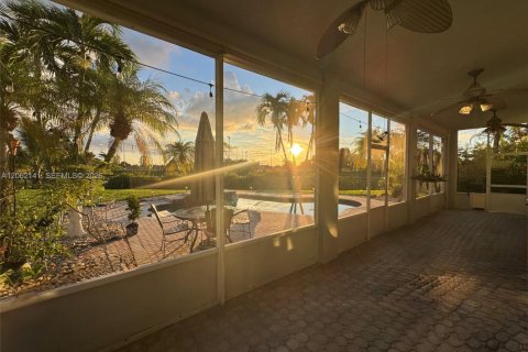 Casa en venta en Pembroke Pines, Florida, 4 dormitorios, 293.2 m2 № 2270353 - foto 12