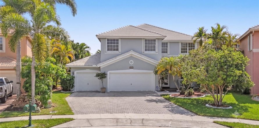 Casa en Pembroke Pines, Florida 4 dormitorios, 293.2 m2 № 2270353