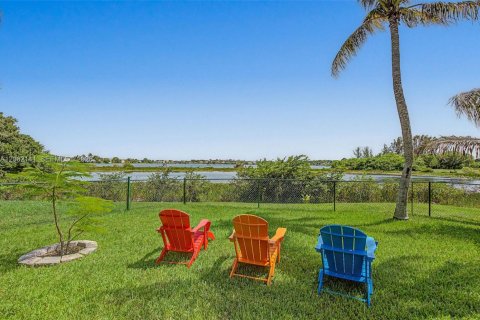 Casa en venta en Pembroke Pines, Florida, 4 dormitorios, 293.2 m2 № 2270353 - foto 18