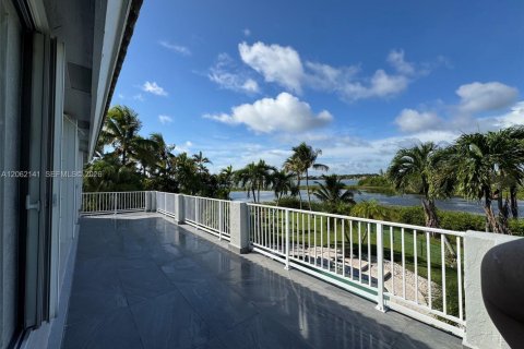 Casa en venta en Pembroke Pines, Florida, 4 dormitorios, 293.2 m2 № 2270353 - foto 26
